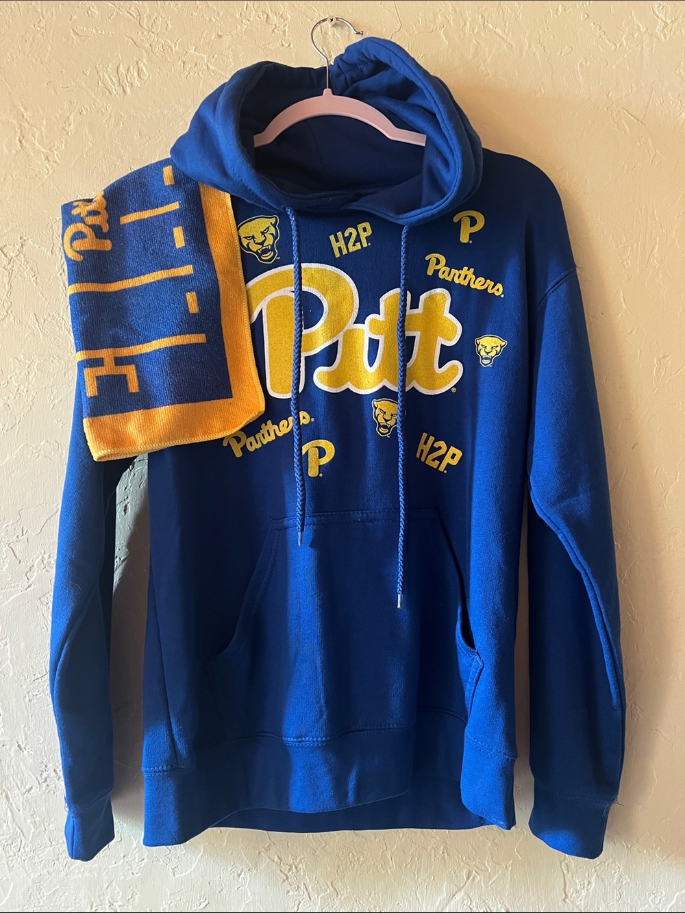 Pitt Panthers Blue & Gold Pullover Hoodie and free towel